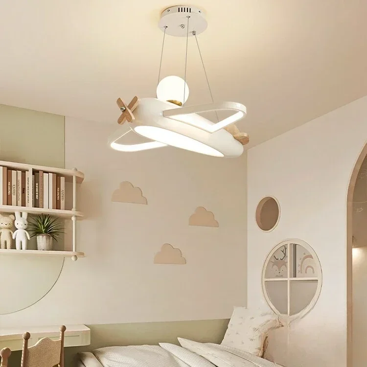 Baby Nursery Chandelier - モダンでロマンチックなクリームブルーの飛行機型LEDシャンデリア、子供部屋、男の子の寝室の装飾に