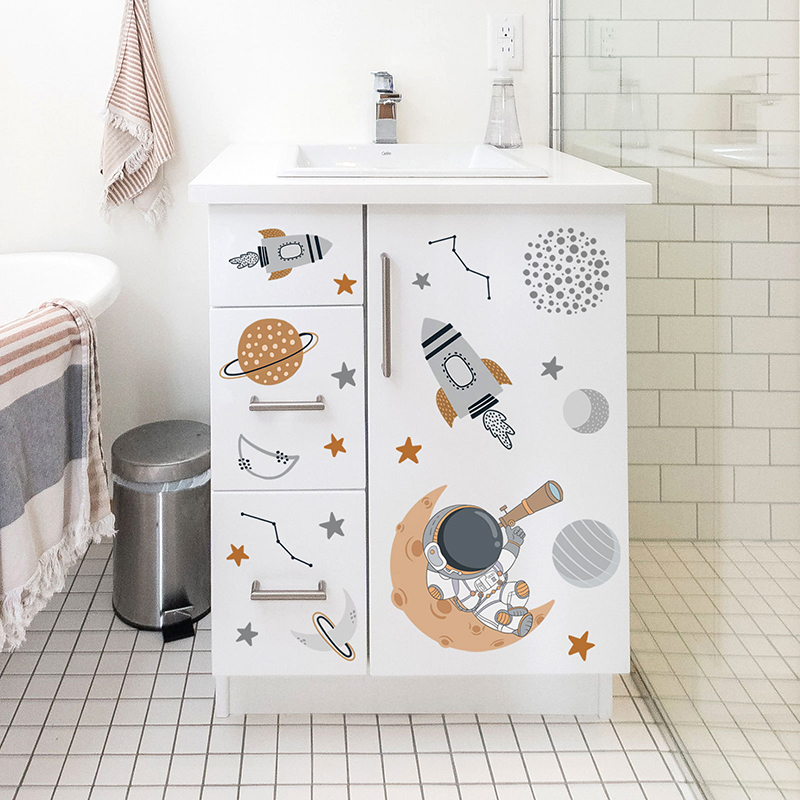 漫画宇宙飛行士惑星ロケットウォールステッカー自己粘着子供部屋 - Baby Nursery Decor Boy のレビューと価格