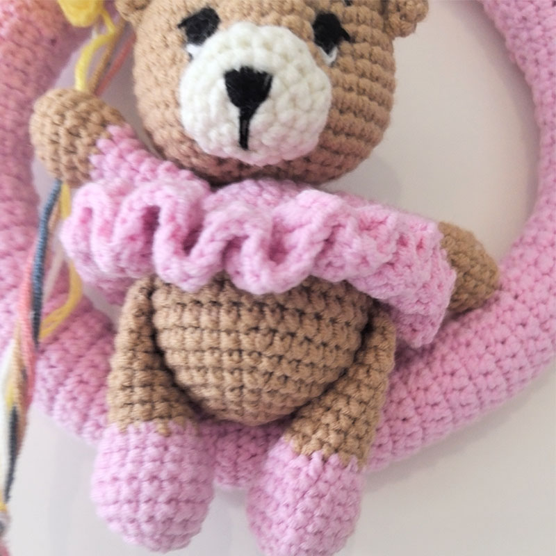 クマと風船付きのパーソナライズされたかぎ針編みのネームリース - Baby Nursery Products のレビューと価格